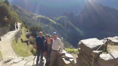 Arrivée du groupe de randonneurs au Machu Picchu